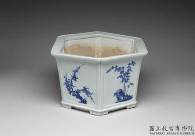 图片[2]-Hexagonal planter with pine, bamboo and plum motifs, Jingdezhen ware, blue and white, Qing dynasty (1644-1911)-China Archive